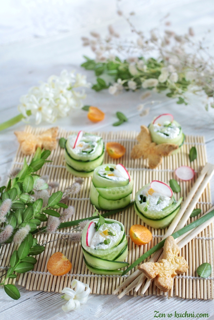 sushi z ogórka z twarogiem