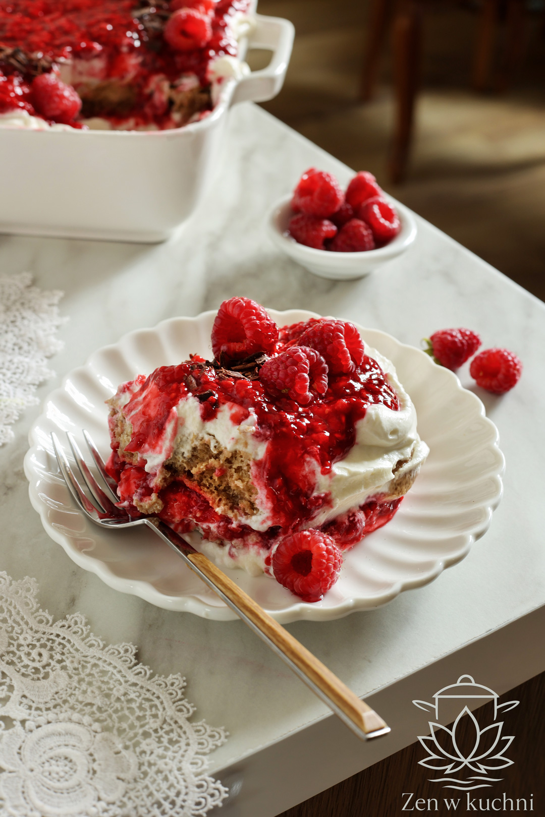 Tiramisu malinowe z mascarpone, frużeliną i biszkoptami nasączonymi kawą