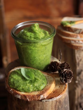 przepis na pesto z cukinii, lekkie i aromatyczne