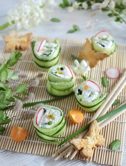 sushi z ogórka z twarogiem