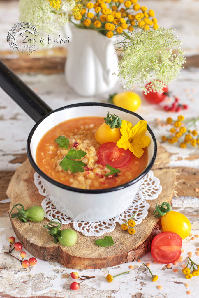 Zupa z soczewicy z pomidorami
