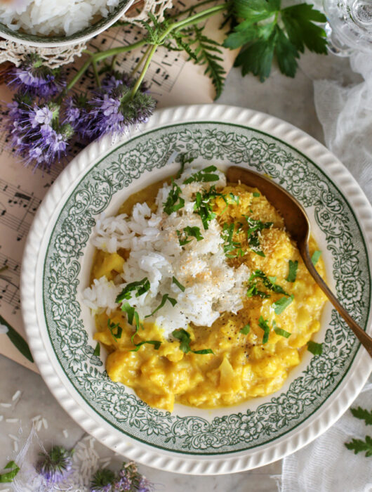 Aromatyczne curry z ryżem i kalafiorem, przepis