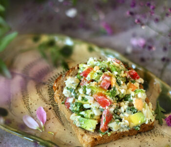 pasta z awokado i jajka