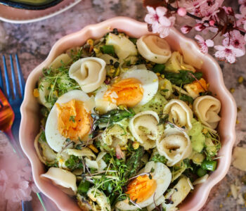 sałatka z tortellini z serem