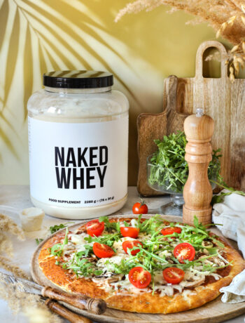 Pizza z serka wiejskiego - prosty, wysokobiałkowy przepis, który pozwala szybko zwiększyć ilość białka w diecie.