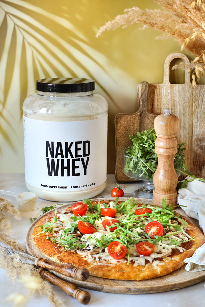 Pizza z serka wiejskiego - prosty, wysokobiałkowy przepis, który pozwala szybko zwiększyć ilość białka w diecie.