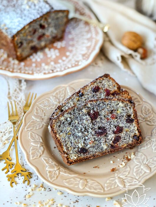 Proste i efektowne ciasto z makiem i żurawiną – idealne na święta i spotkania przy kawie. Sprawdź przepis, który zachwyci smakiem i wyglądem!