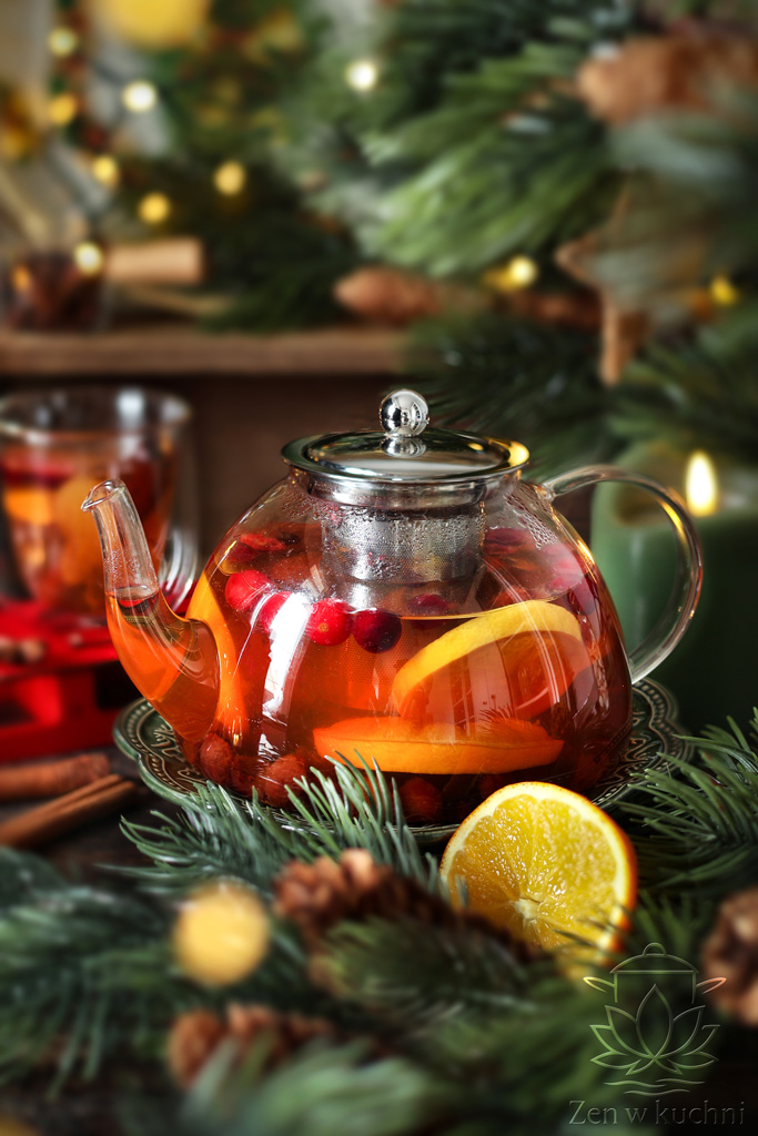 Herbata zimowa przepis - aromatyczny napój z imbirem, cytrusami i przyprawami. Rozgrzewa, wspiera odporność i tworzy magiczną atmosferę zimą.