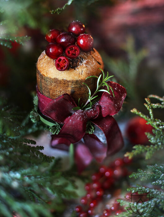 Zimowe stylizacje pełne harmonii: naturalne światło, tekstury i nastrojowe kadry tworzące spójne, sezonowe opowieści wizualne.