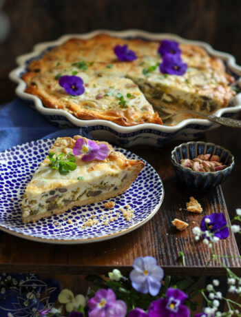Tarta z pieczarkami i porem - aromatyczna, sycąca i pełna smaku. Idealna na szybki obiad, kolację lub elegancką przekąskę na spotkania.