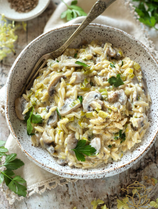 Makaron orzo z pieczarkami i porem w sosie mascarpone