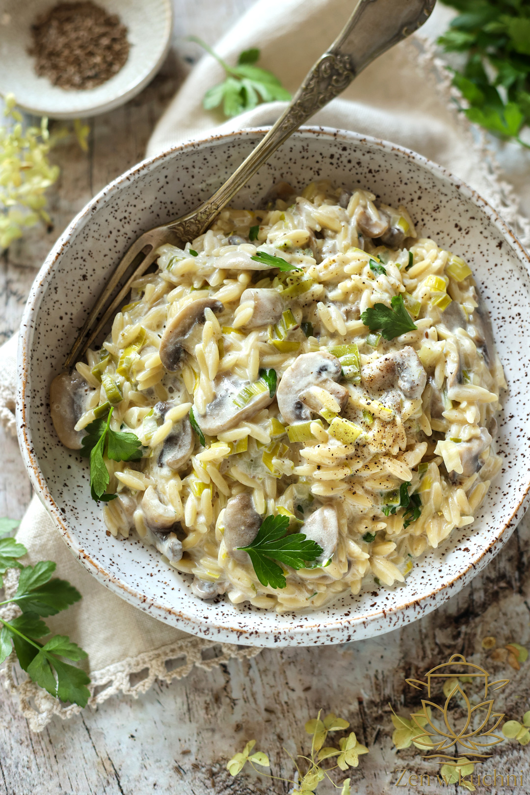 Makaron orzo z pieczarkami i porem w sosie mascarpone